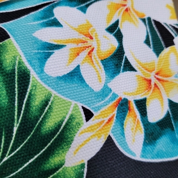 Island Style Vibrant Hawaiian Floral Apron - Picture 5 of 7